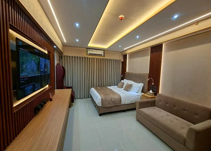 I One Luxury - Shore Moa Complex * Manila